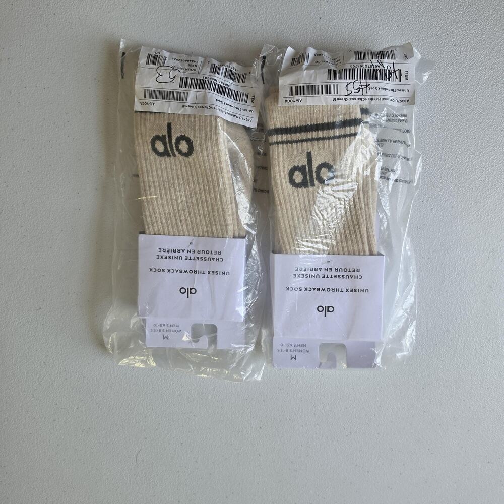 Alo Yoga Throwback Socks 2 pack Womens M Beige Oatmeal Heather Mid Calf Stripe